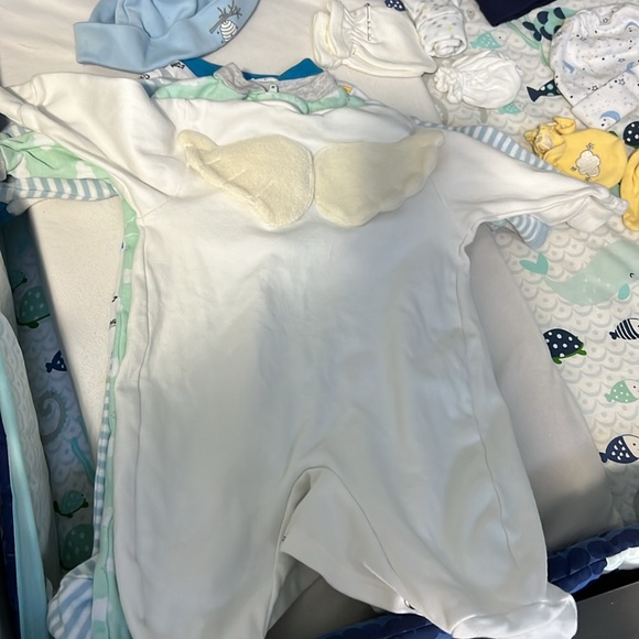 Onesies, hat, mittens, suckes, two pics suite. - Picture 15 of 17